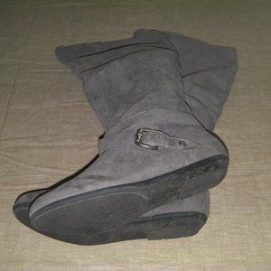 Gray Boots size 6.5 medium